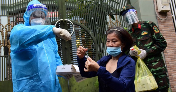 Xét nghiệm COVID-19: Chuyên gia kêu quá nhiều, địa phương vẫn ‘thần tốc’