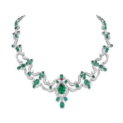 A Necklace inspired by the inner world of Brazilian emerald