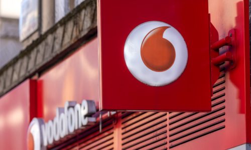 Vodafone, CK Hutchison đồng ʏ́ sáp nhập doanh nghiệp di động của Vương quốc Anh