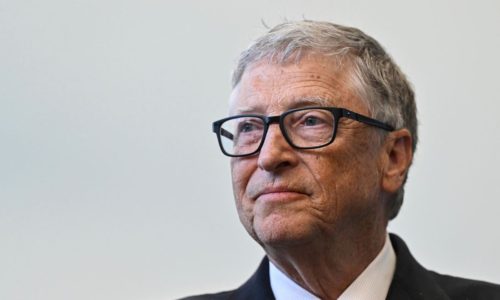Bill Gates thăm Trung Quốc khi các nhà lãnh đạo cố gắng hồi sinh lợi ích kinh doanh nước ngoài